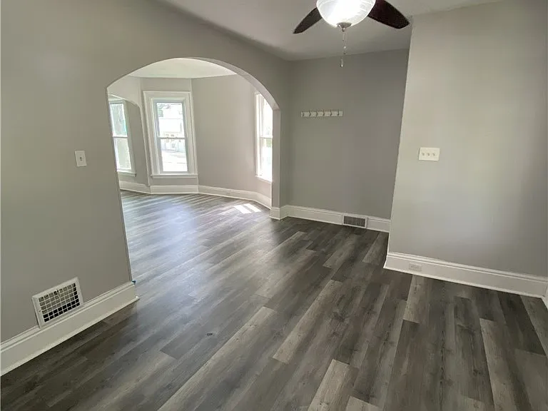 811 Columbus Pkwy — Photo 3