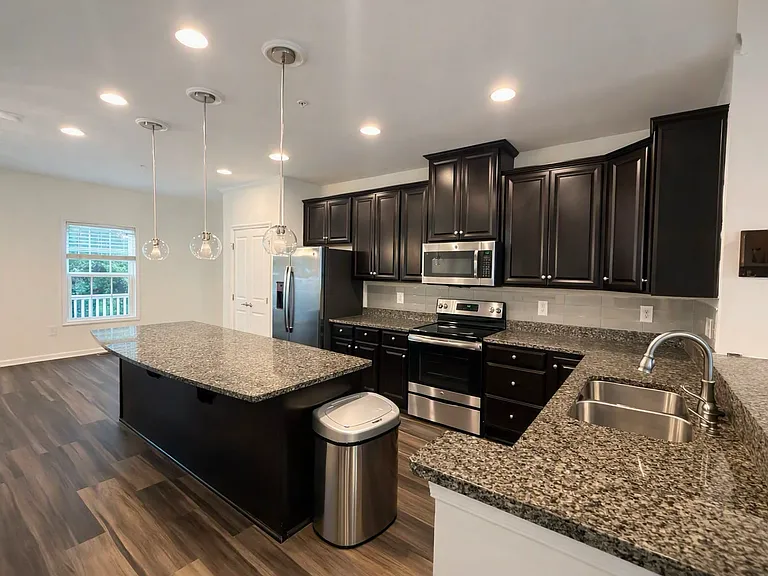 6314 Halsted Ave — Photo 5