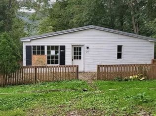 20 Thompson St, Madison, WV 25130