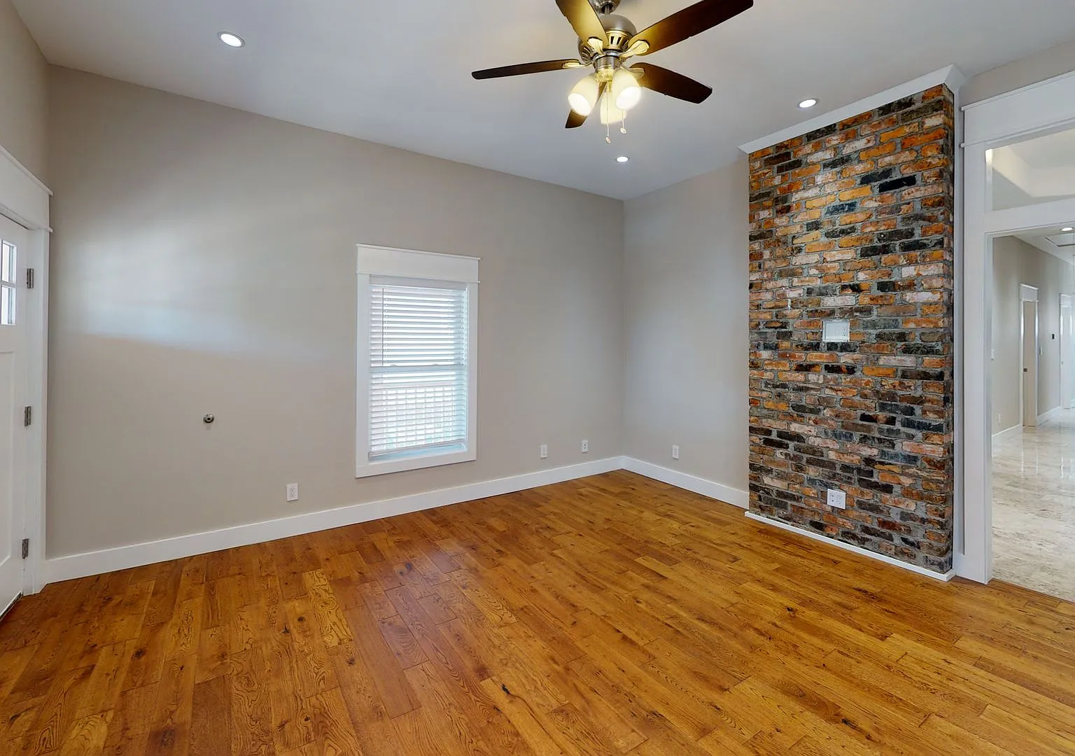 Waitlist for Aug2027Jul2028 Now Open! | 4BR/2BA Fort Sanders Rental | Walk to UTK — Photo 4