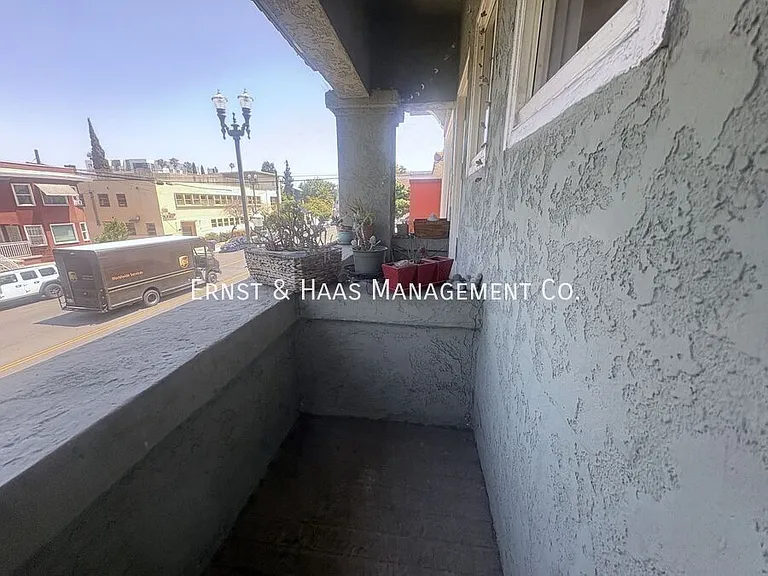 1249 Pine Ave — Photo 16