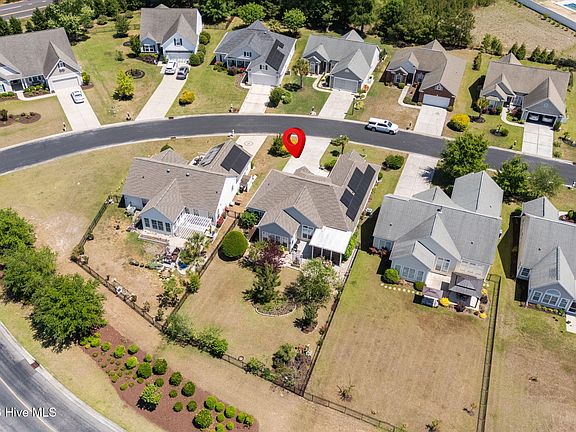 2nd image of 886 Willow Walk NW