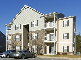 846 Cliffs Cir #201, Spring Lake, NC 28390