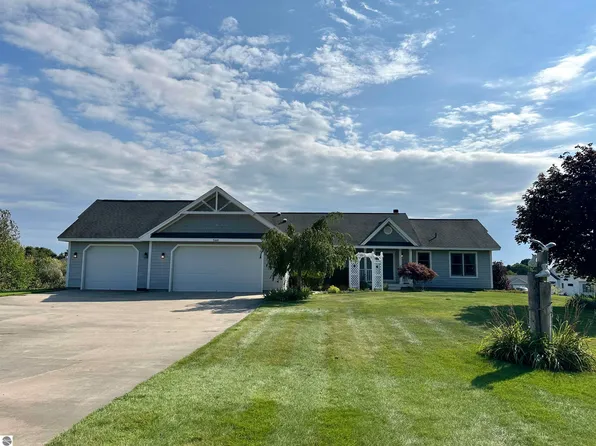 5169 Stonefield Dr, Traverse City, MI 49684