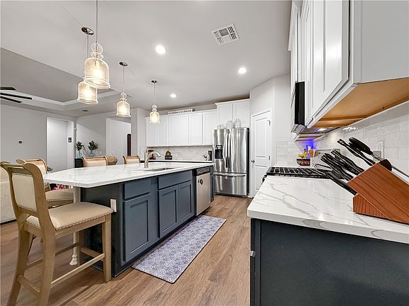 5th image of 2410 Thankful St