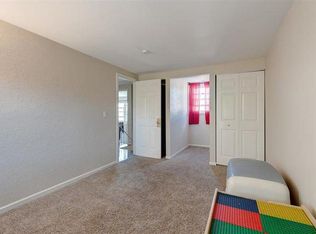 1323 Petersburg Ct, Carol Stream, IL 60188