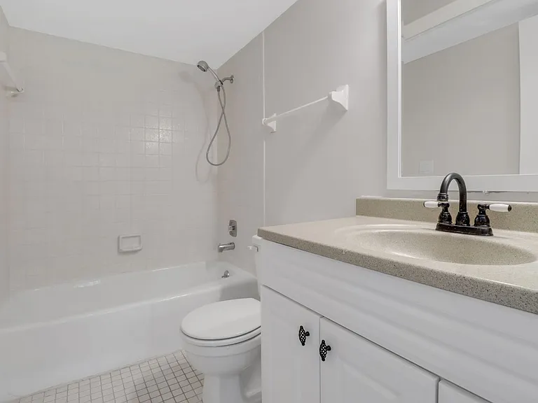 7115 Lakeridge Ct #110 — Photo 19