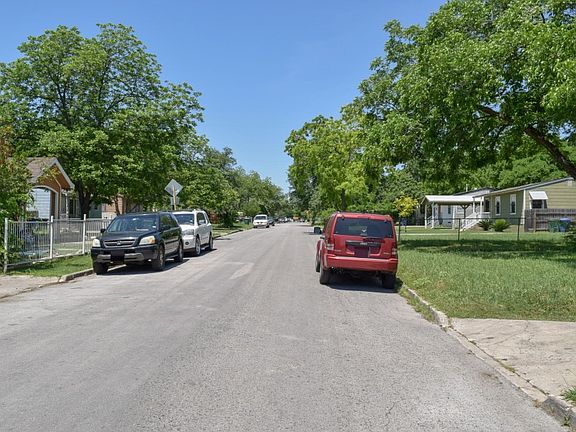 4th image of 111 Harwood Dr