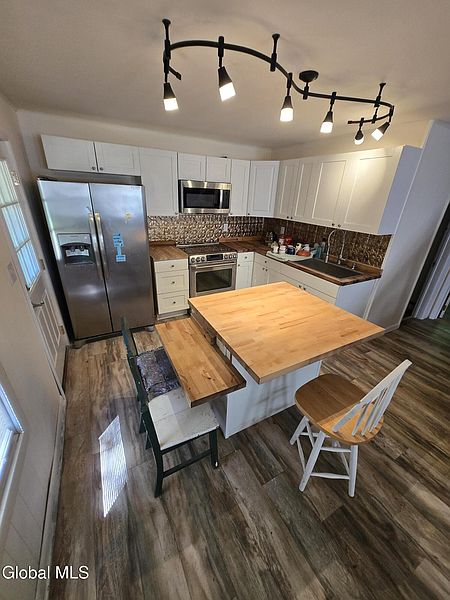 4th image of 174 Gull Bay Road