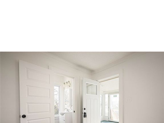 4th image of 901 N Forest Ave
