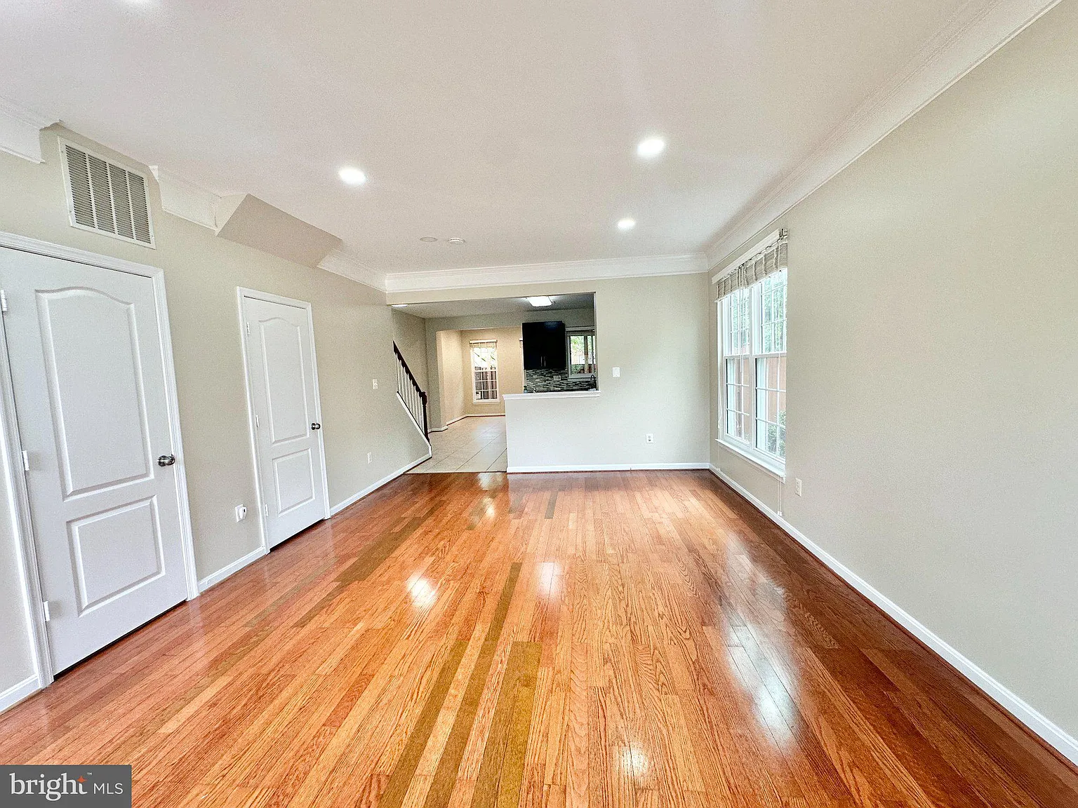 3 bed, 3.5 bath, 2196 sqft, $3,150 — Photo 3