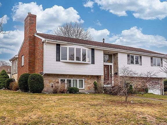 2nd image of 79 Wedgewood Dr