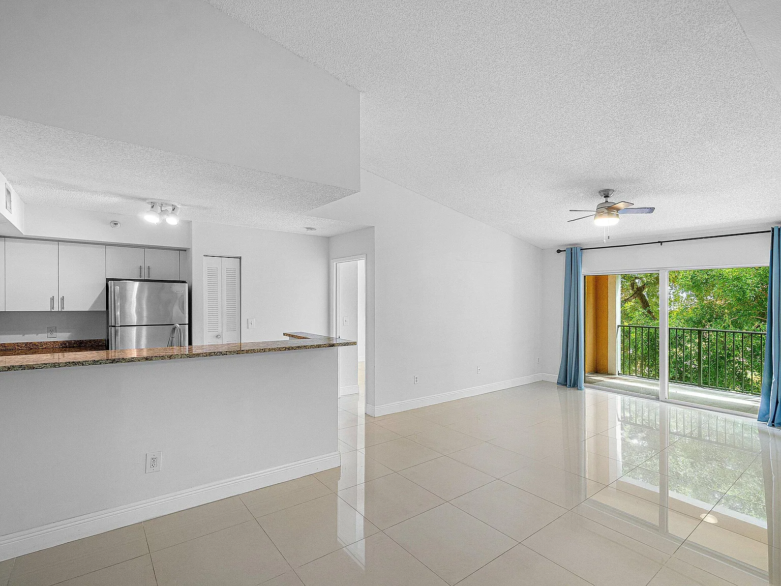 2 bed, 2.0 bath, 1036 sqft, $2,350 — Photo 4