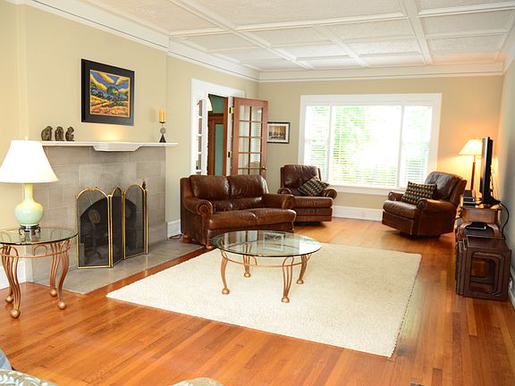 3rd image of 4017 N. Richland Ct.