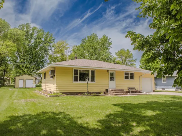 311 2nd St E, Chokio, MN 56221