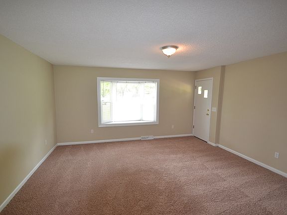 4th image of 136 Roseman Ln