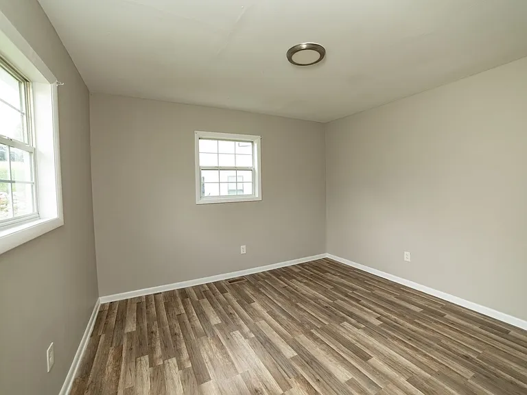 516 Waycross Dr — Photo 4
