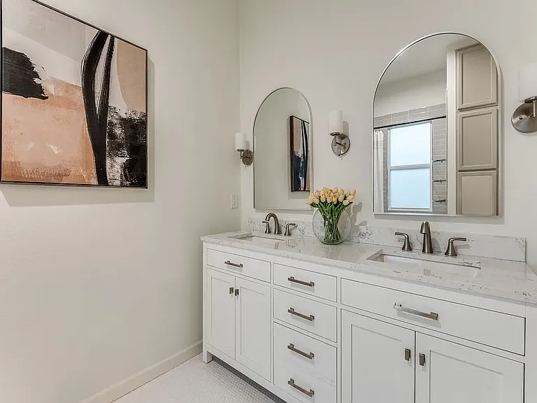 323 S Montclair Ave #1 — Photo 14