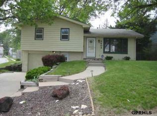 5602 N 68th St, Omaha, NE 68104