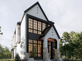 2207 N Victoria Cres NW, Calgary, AB T2M4E4