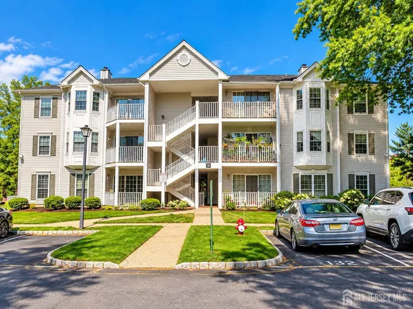 323 Wimbeldon Ct, North Brunswick, NJ 08902