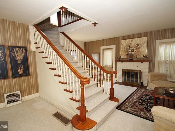 5th image of 415 N Shore Dr