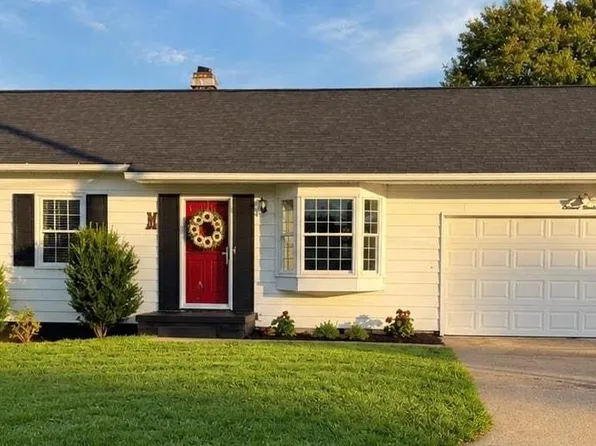 1614 Crestmont Cir, Fairmont, WV 26554