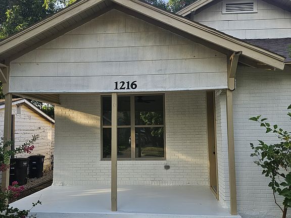 3rd image of 1216 E Humbolt St