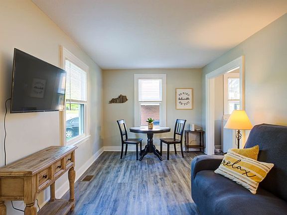 5th image of 115 Gillette Ave