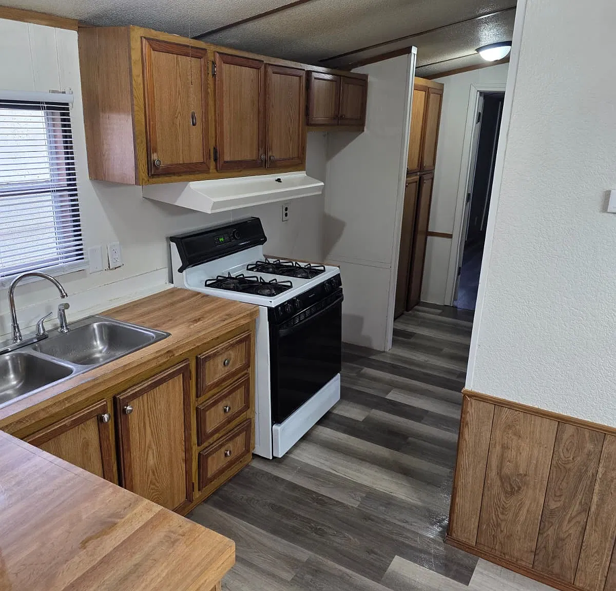 2 bed, $1,100 — Photo 1