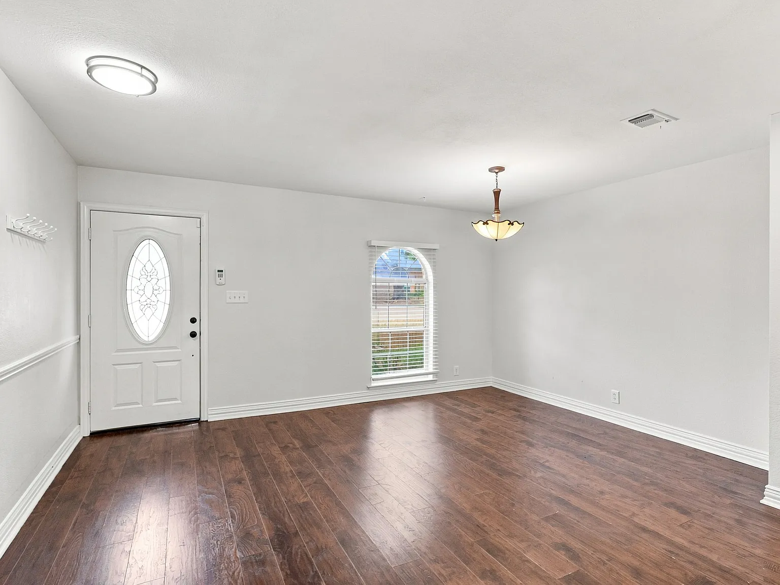 3 bed, 1792 sqft, $2,600 — Photo 3