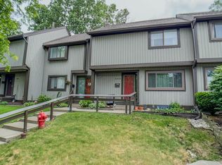 552 Foxboro Sq, Brighton, MI 48116
