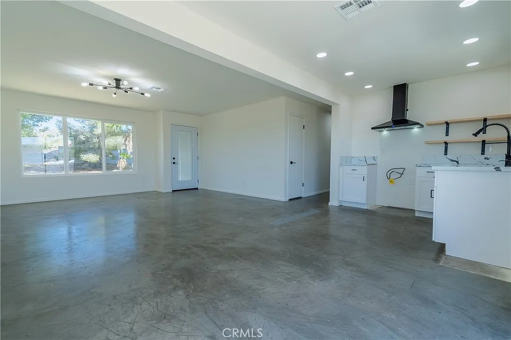 3 bed, 1392 sqft, $2,395 — Photo 3