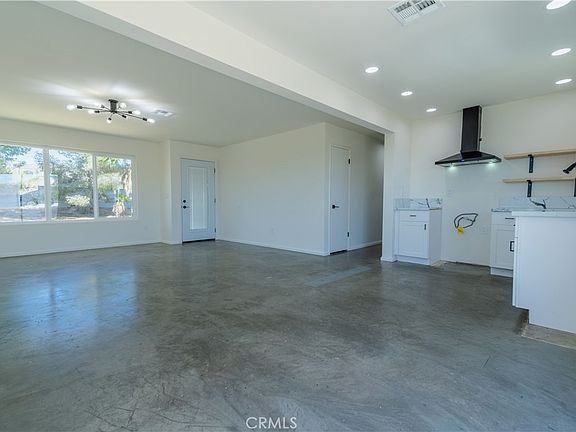 3rd image of 61638 La Jolla Dr