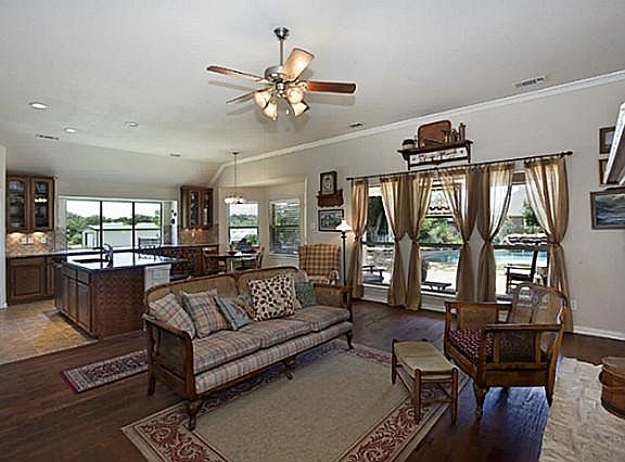 5th image of 741 Alexander Ln