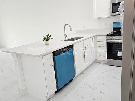 3rd image of 5148 Centennial Blvd