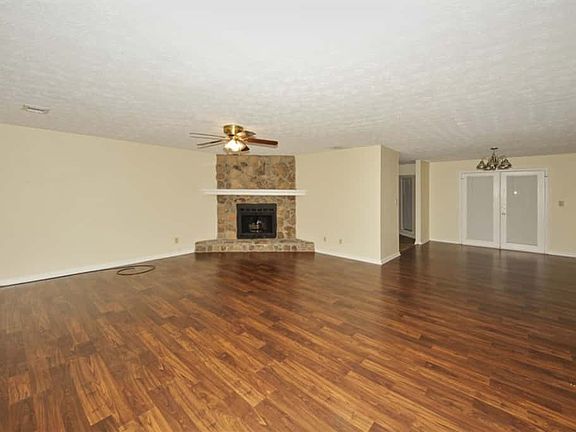 3rd image of 624 Cloudland Dr