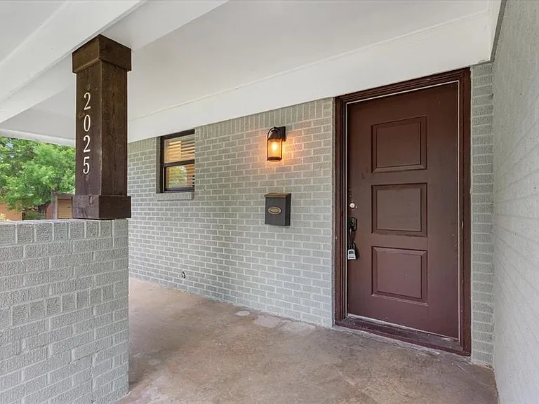2025 Lenamon St — Photo 20