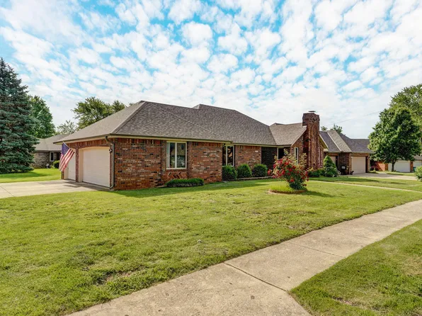 2484 S Suprema Avenue, Springfield, MO 65807