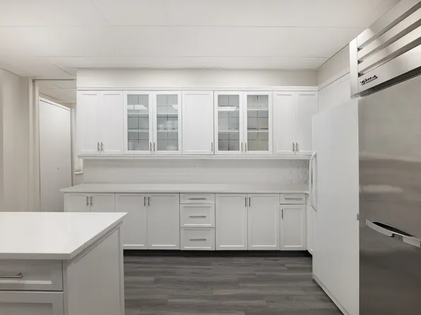 550 Park Avenue image 10 of 26