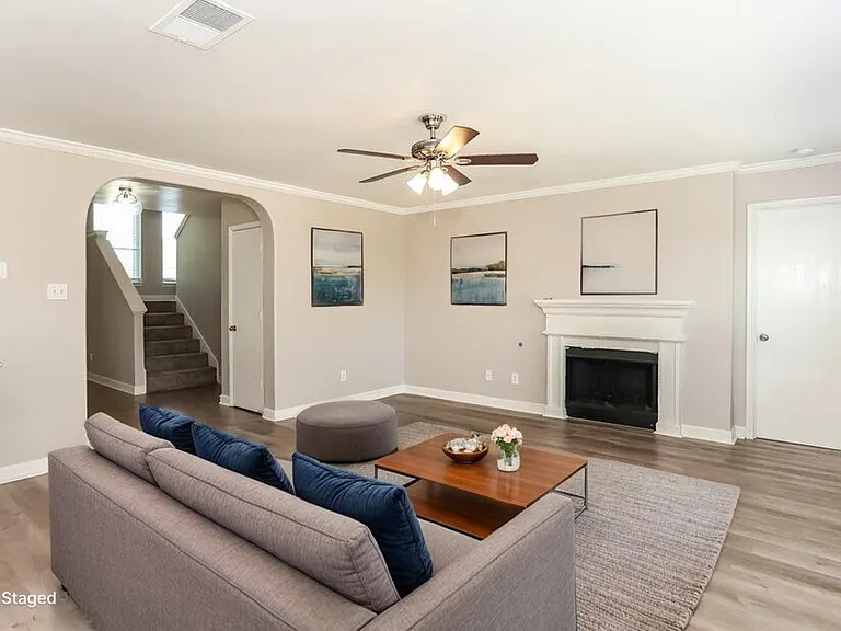 1110 Hampton Dr — Photo 5