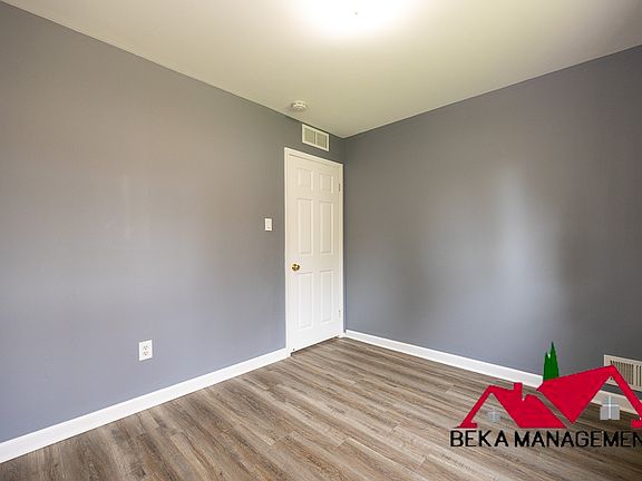 4th image of 28020 Larchmont St