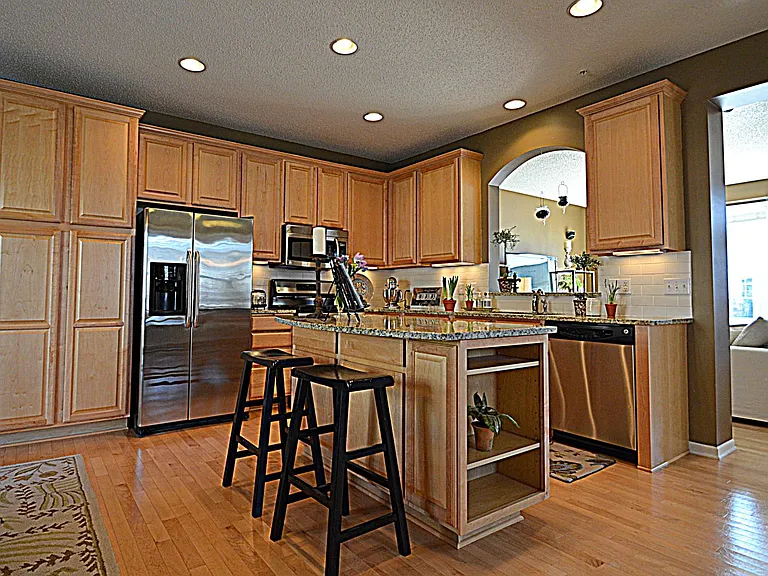 15639 Eaglewood Ln — Photo 2
