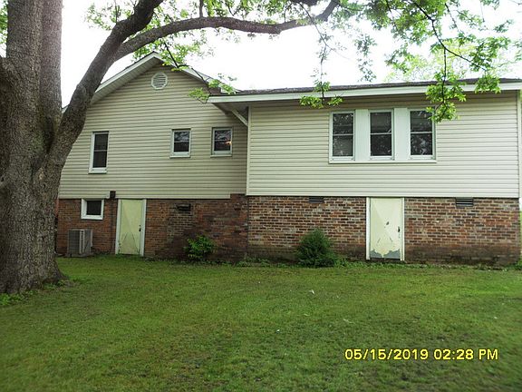 5th image of 713 Dill St