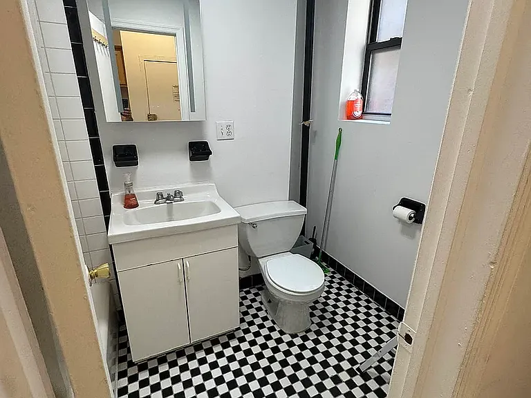 338 E 5th St #13 — Photo 6