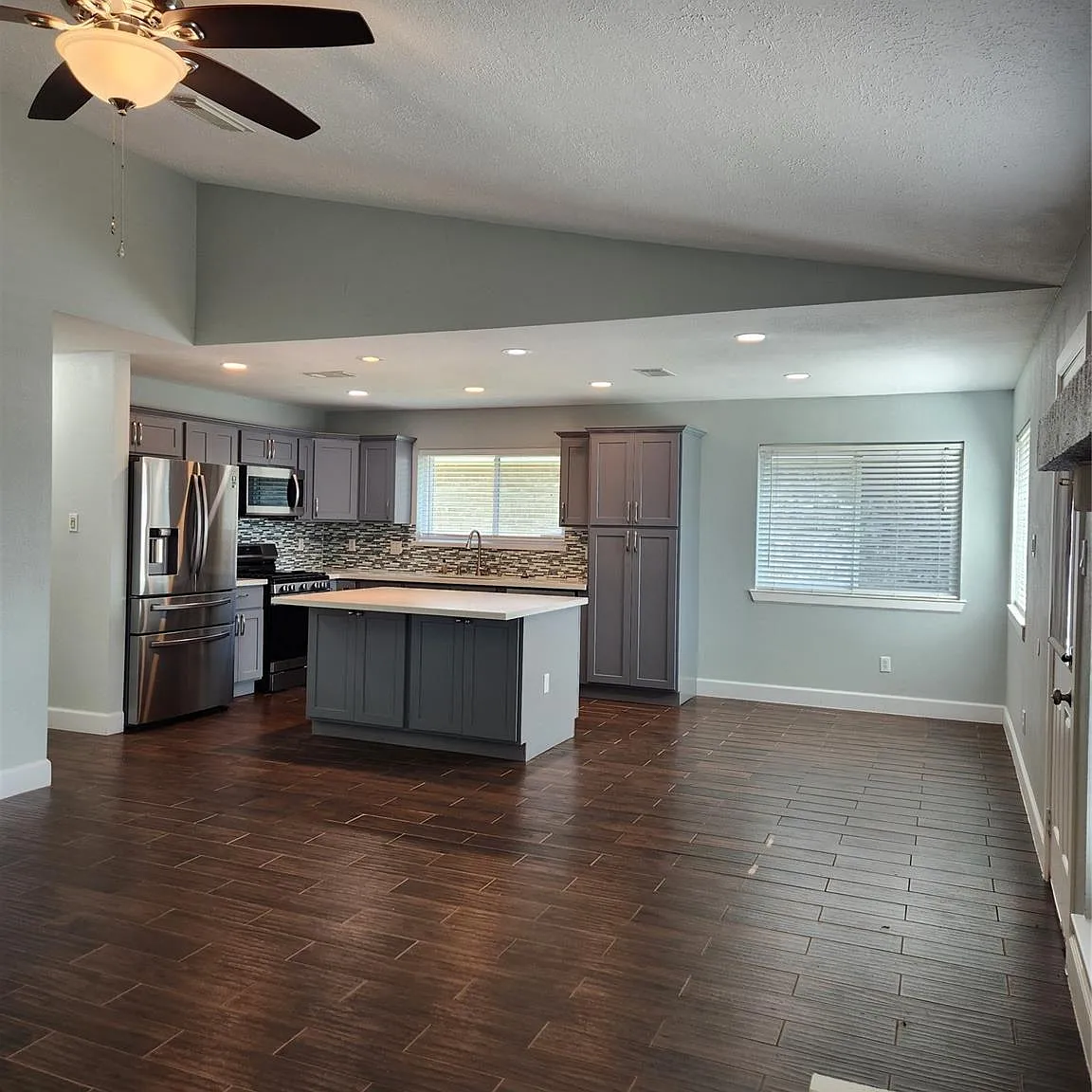 3 bed, 2.0 bath, 1644 sqft, $2,100 — Photo 4