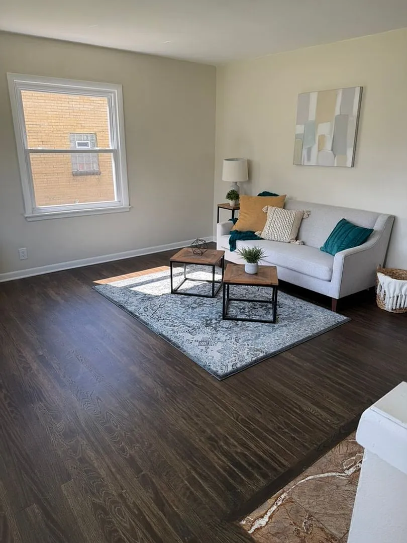 Beautiful 3-bedroom 2-bathroom single family with garage parking in a GREAT neighborhood! — Photo 1