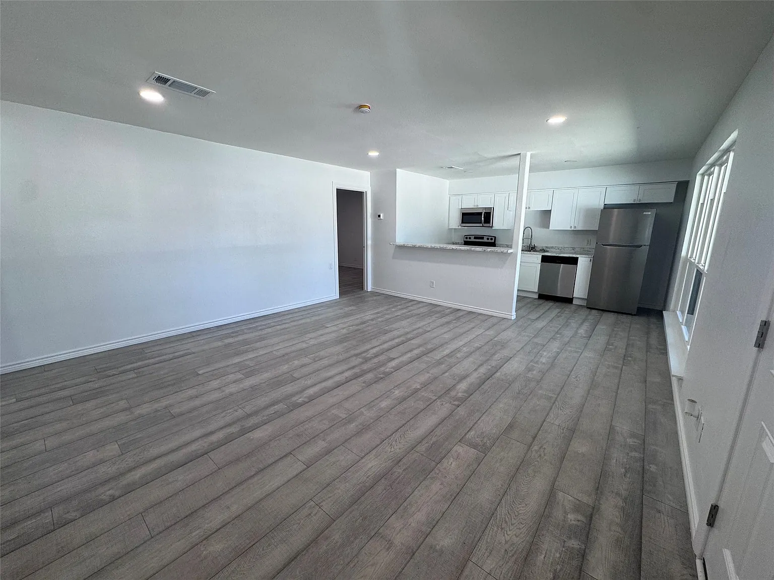 2 bed, 1.5 bath, 960 sqft, $1,450 — Photo 2