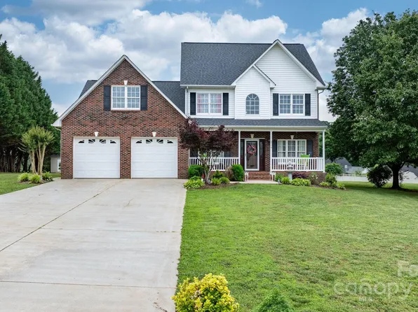 2779 Touchstone Cir, Newton, NC 28658