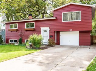 127 Woodcrest Cir, Streamwood, IL 60107